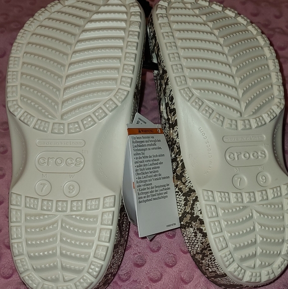 Crocs - Picture 6 of 12